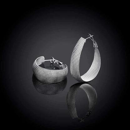 Round screw-back earrings