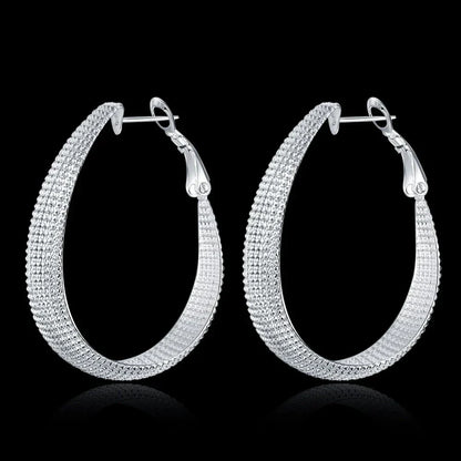 Round screw-back earrings