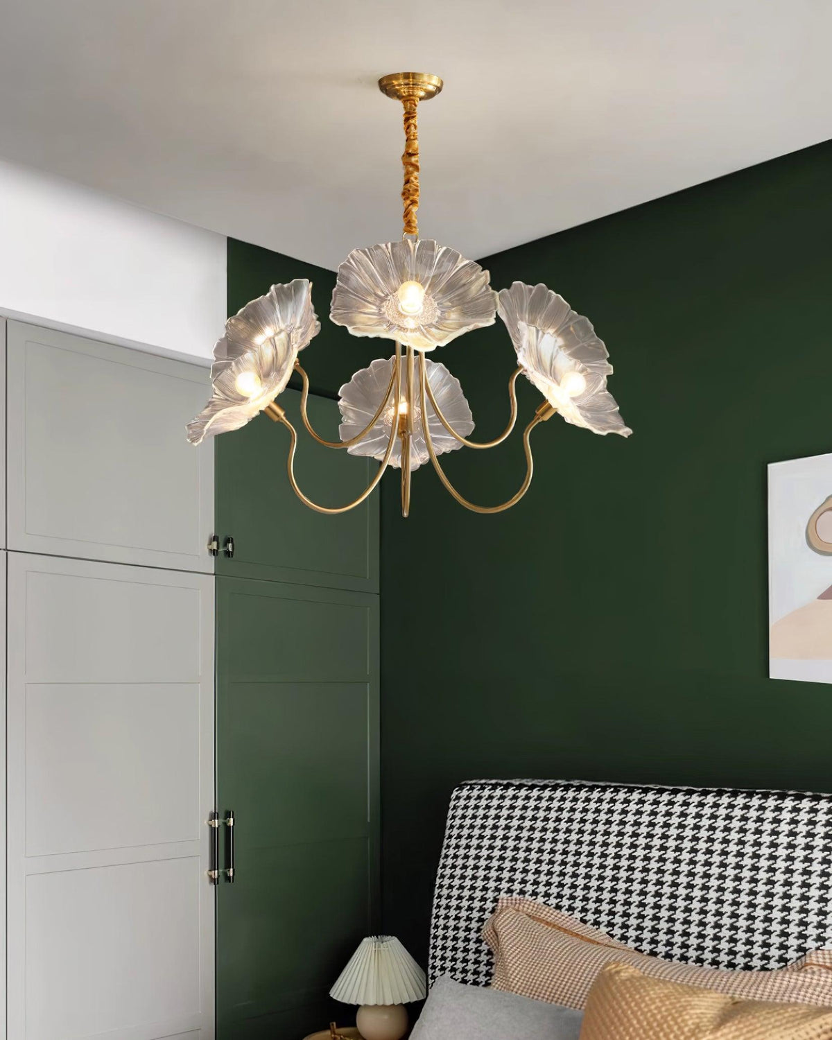 Chandelier with leaf-shaped shades