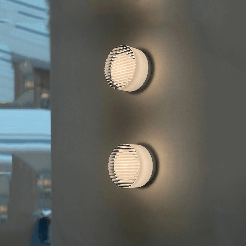 Nástěnná LED lampa s matným difuzorem