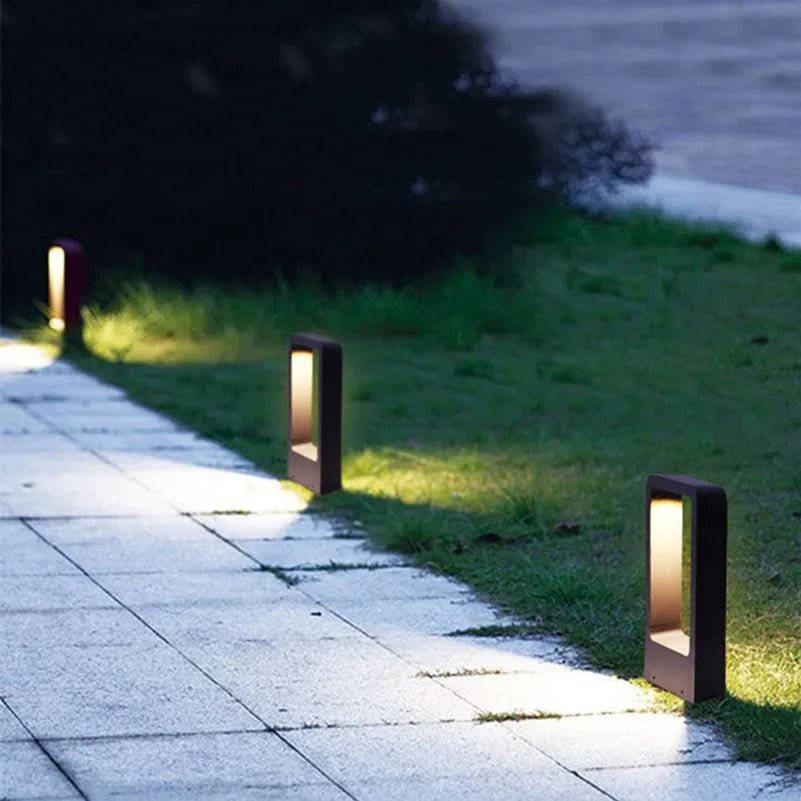 LED půdní lampa s kolíkem