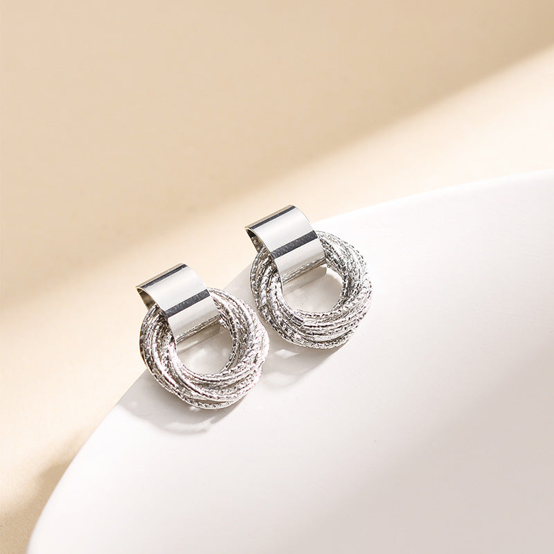 Round stud earrings set