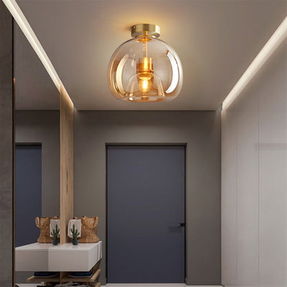 Stropní lampa ze skleněné koule
