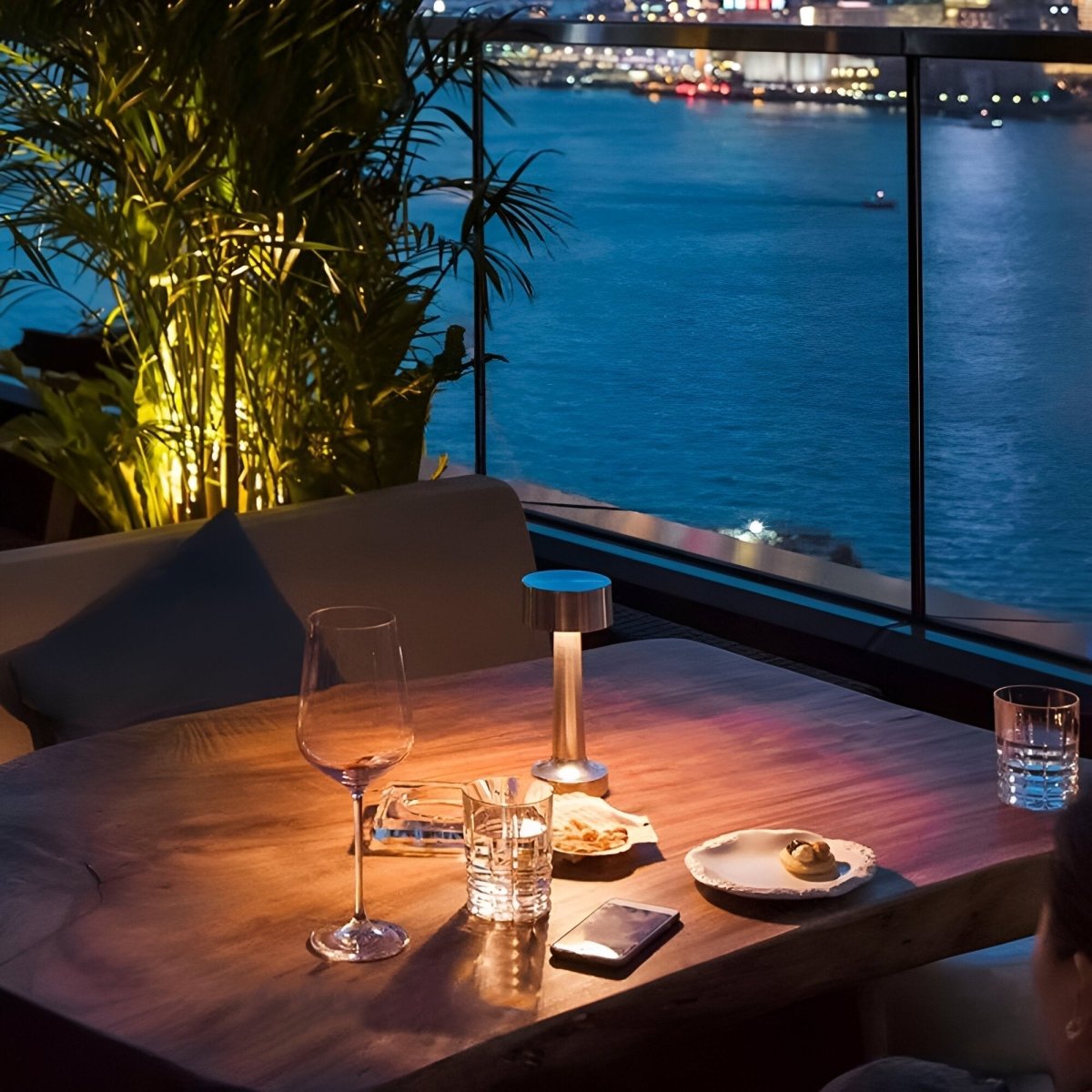 Lampe de table LED avec recharge Qi