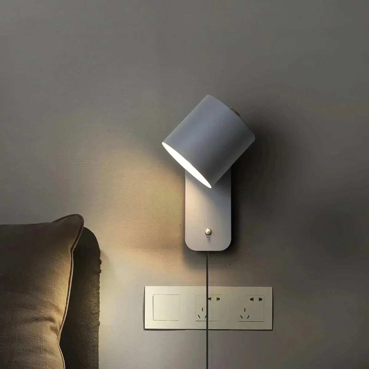 Lampa ścienna z wtyczką