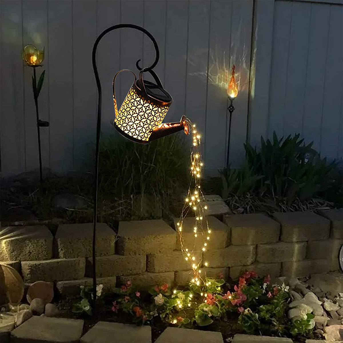 Solární zahradní lampa ve tvaru hvězd