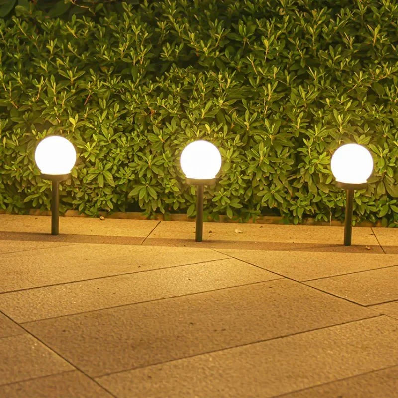 Solární zahradní lampa se soumrakovým senzorem