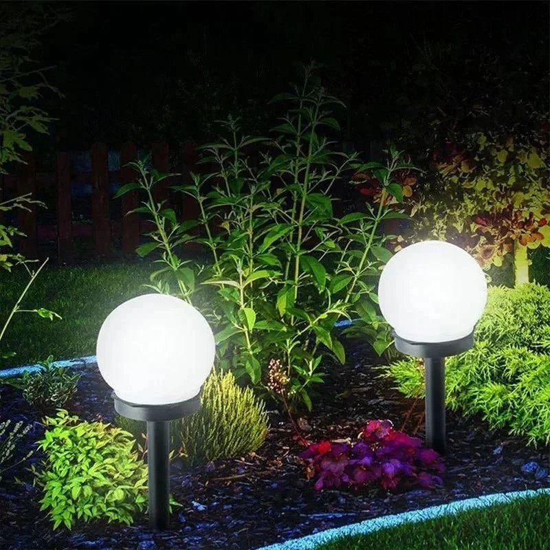 Solární zahradní lampa se soumrakovým senzorem