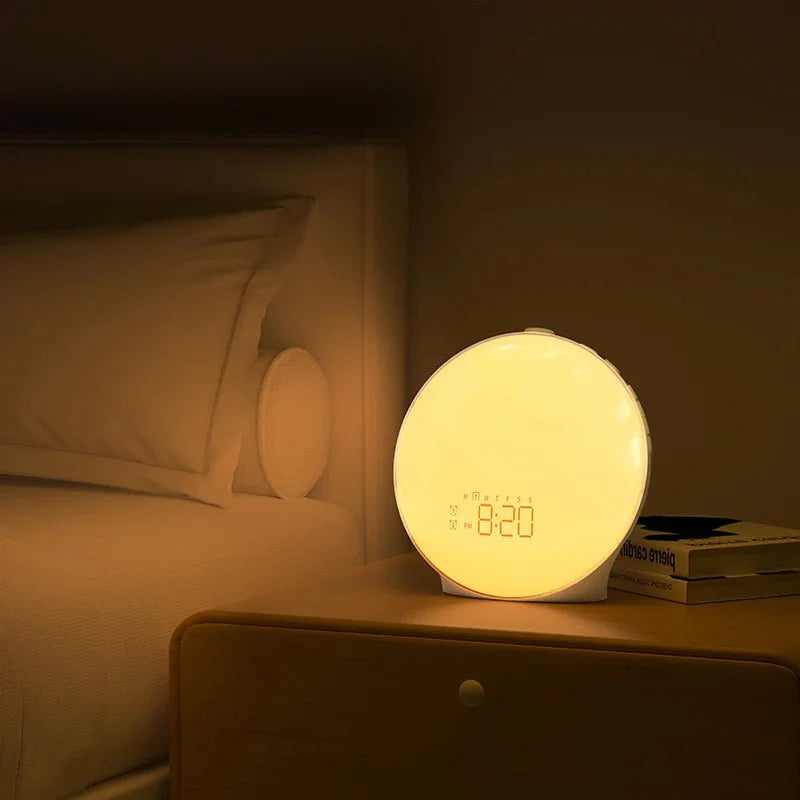 Alarm clock with sunrise simulation