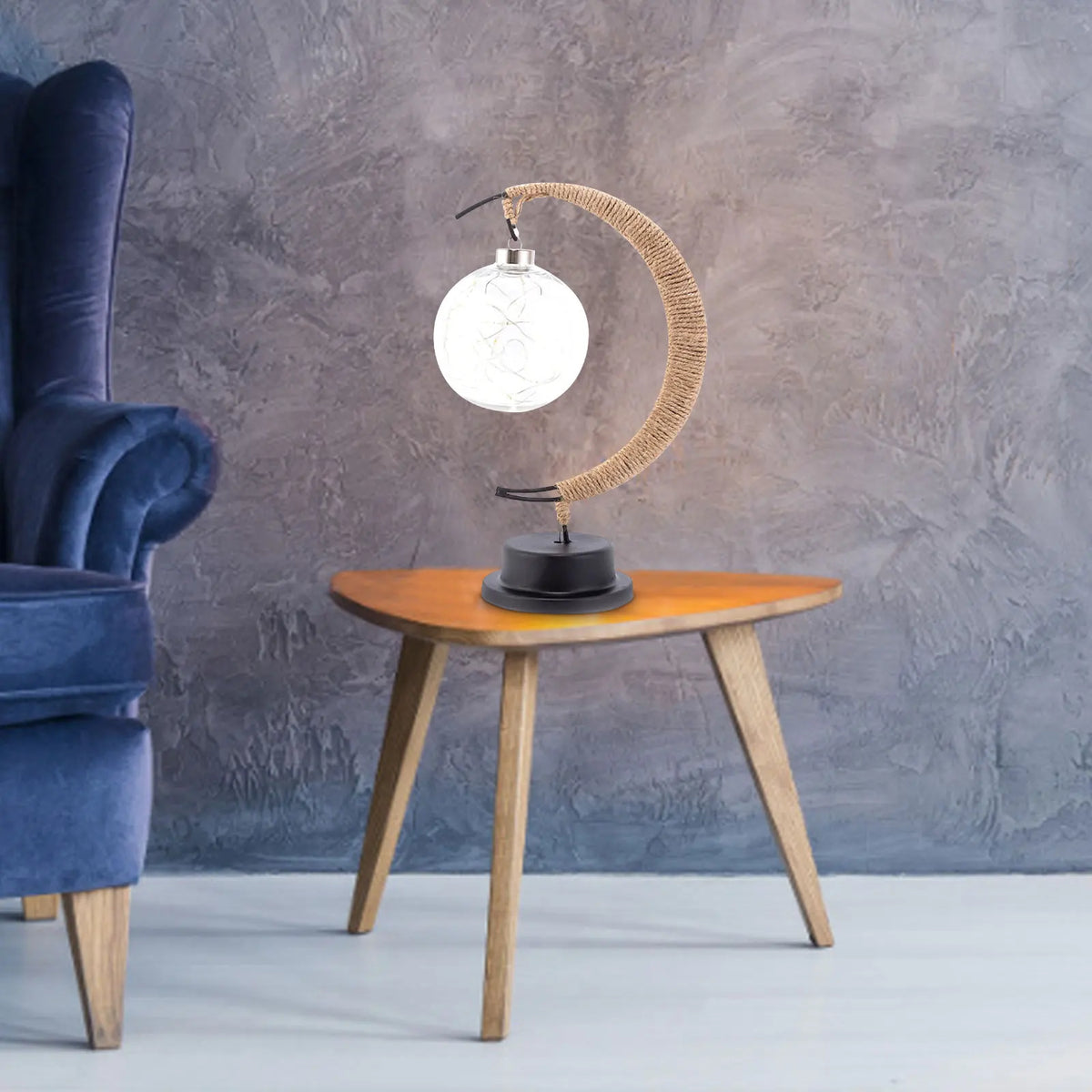 LED lampa ve tvaru měsíce na baterie