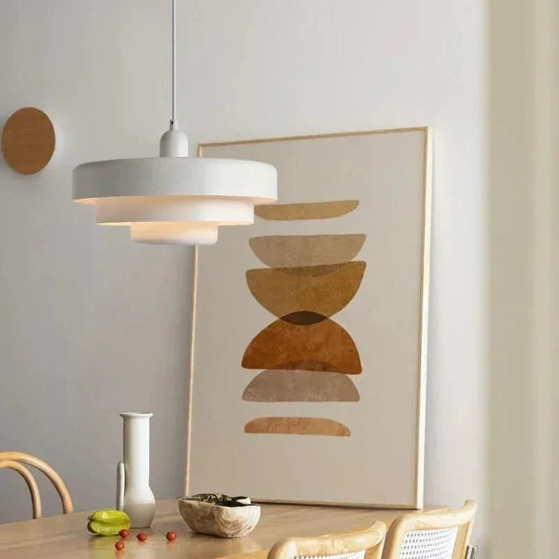 Lampa wisząca z trzystopniowym kloszem