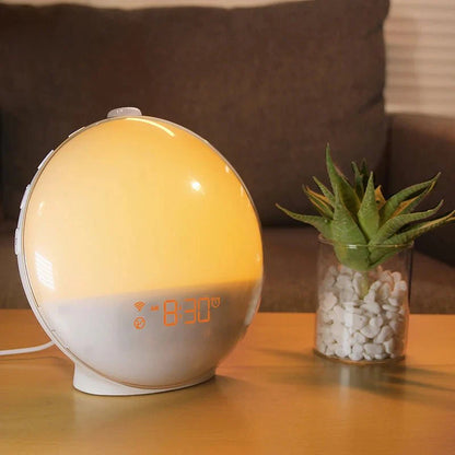Alarm clock with sunrise simulation