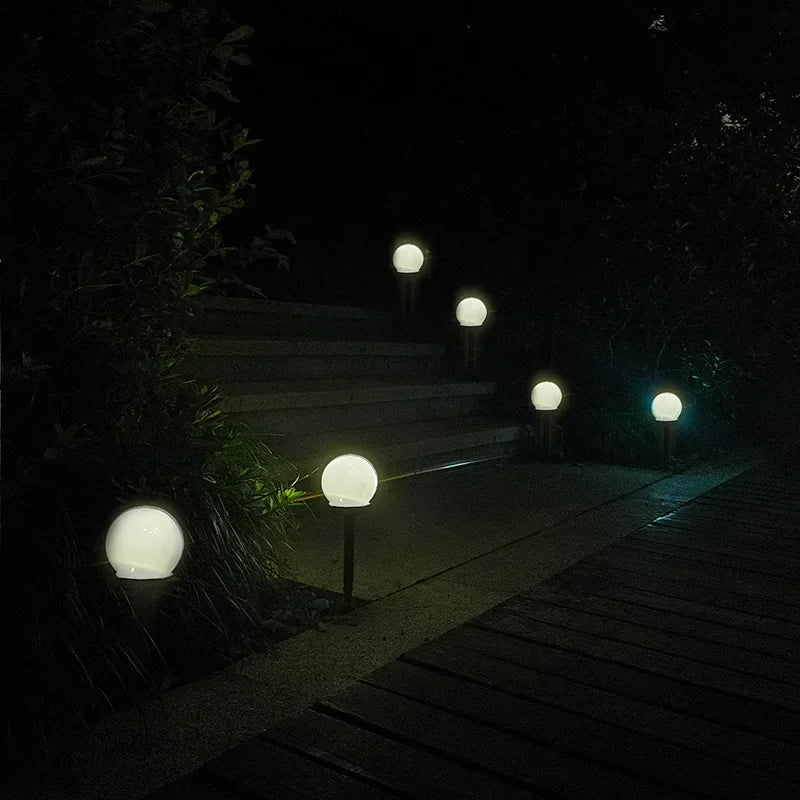 Solární zahradní lampa se soumrakovým senzorem