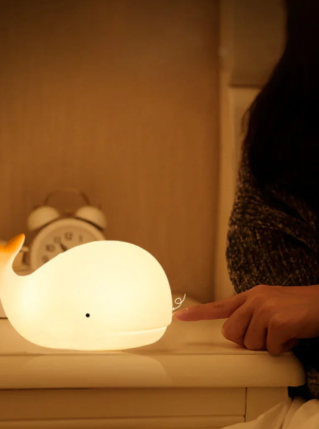 Lampka nocna wieloryb LED