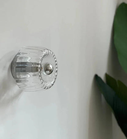 Applique en verre avec boîtier métallique