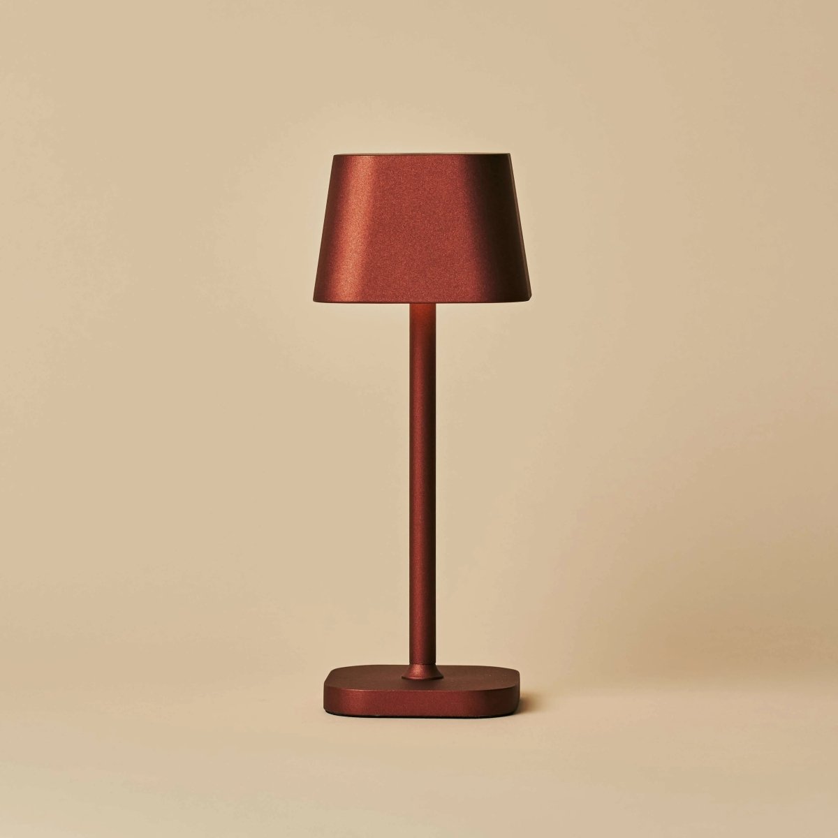 LED stolní lampa s nabíjením přes USB-C