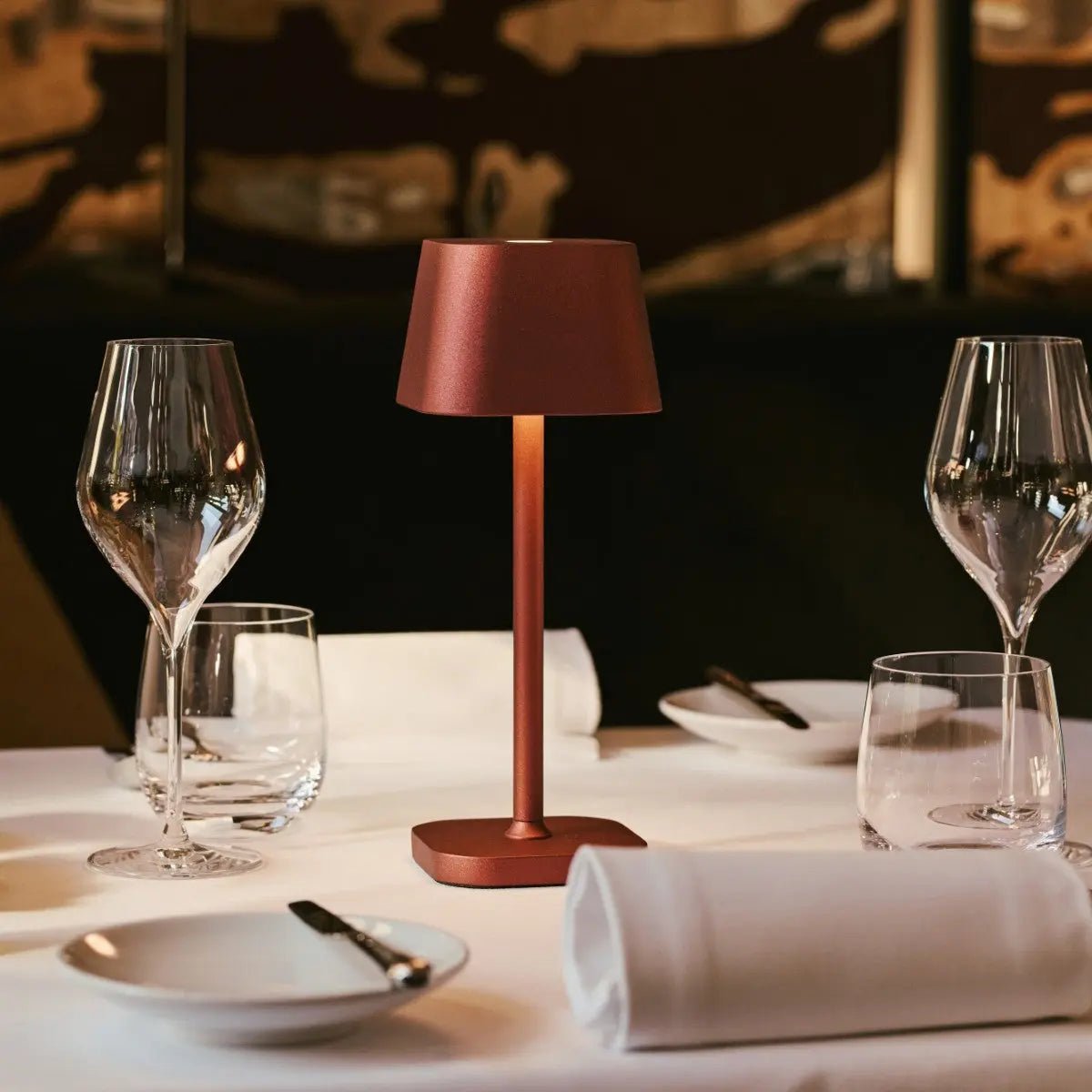 LED stolní lampa s nabíjením přes USB-C