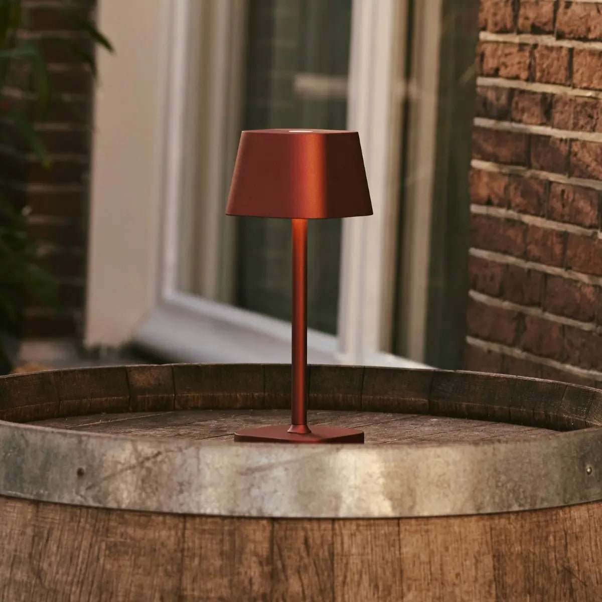LED stolní lampa s nabíjením přes USB-C