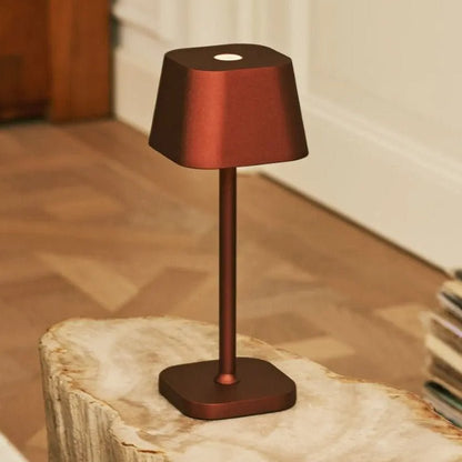 LED stolní lampa s nabíjením přes USB-C