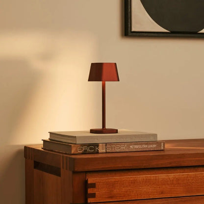 LED stolní lampa s nabíjením přes USB-C