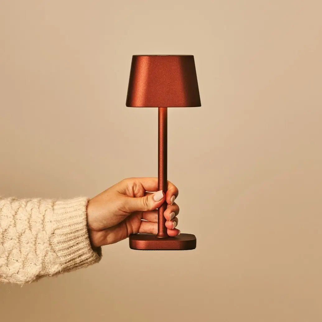 LED stolní lampa s nabíjením přes USB-C