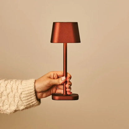 LED stolní lampa s nabíjením přes USB-C