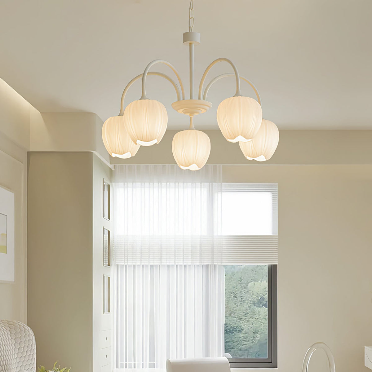 Lustre avec des abat-jour en verre