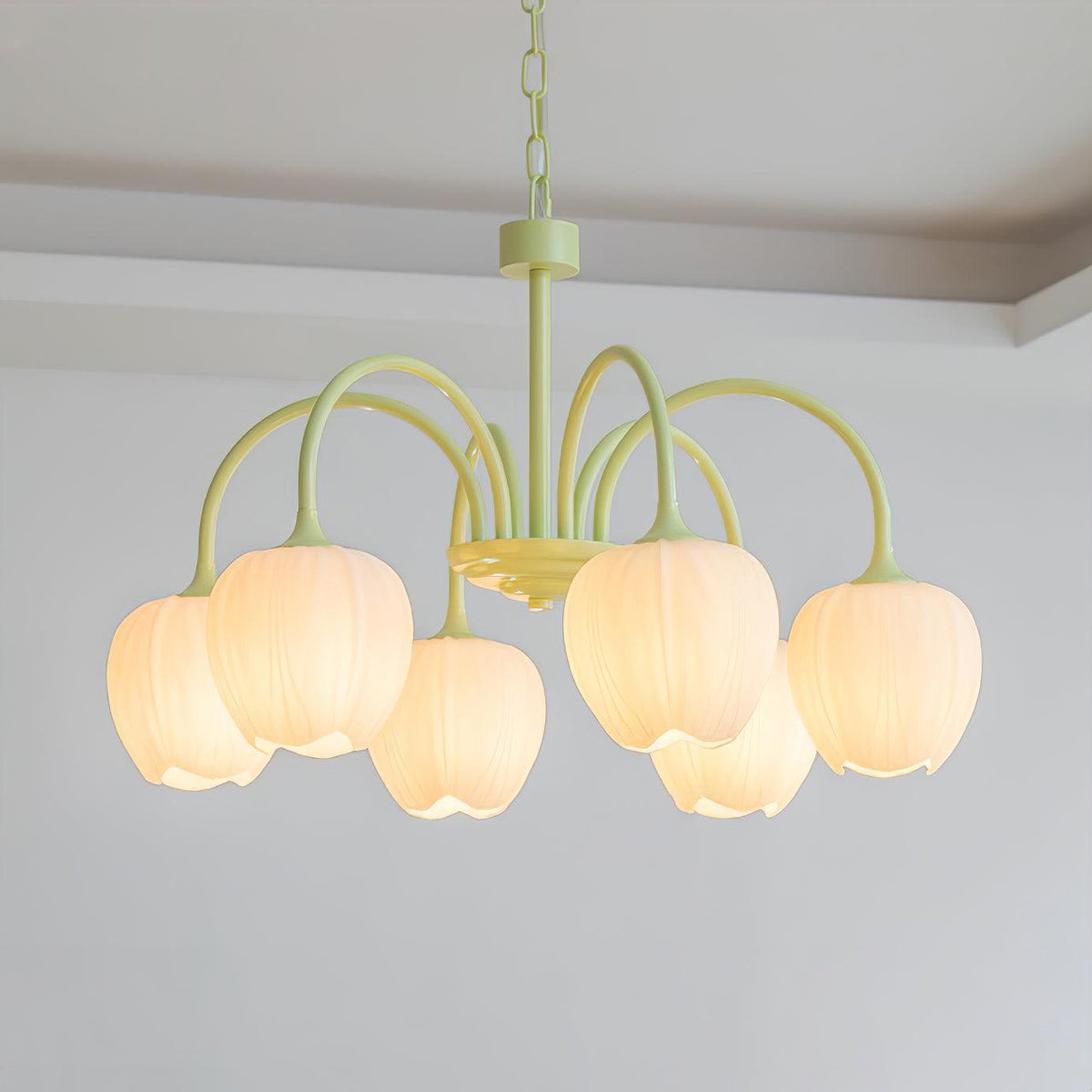 Lustre avec des abat-jour en verre