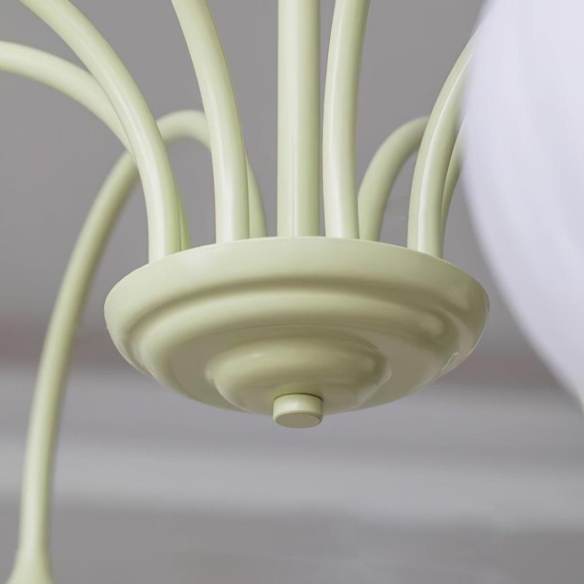 Lustre avec des abat-jour en verre