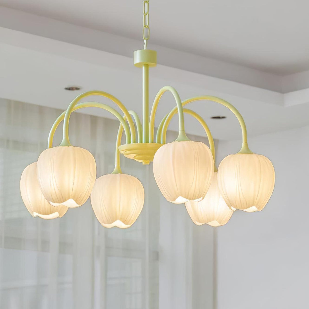 Lustre avec des abat-jour en verre
