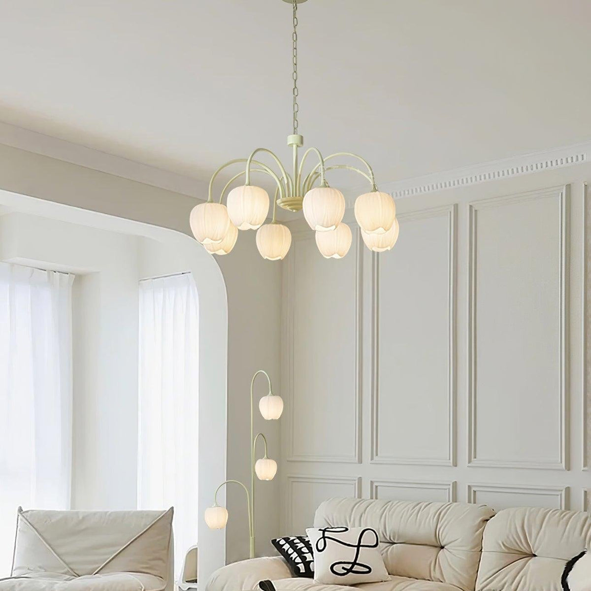Lustre avec des abat-jour en verre
