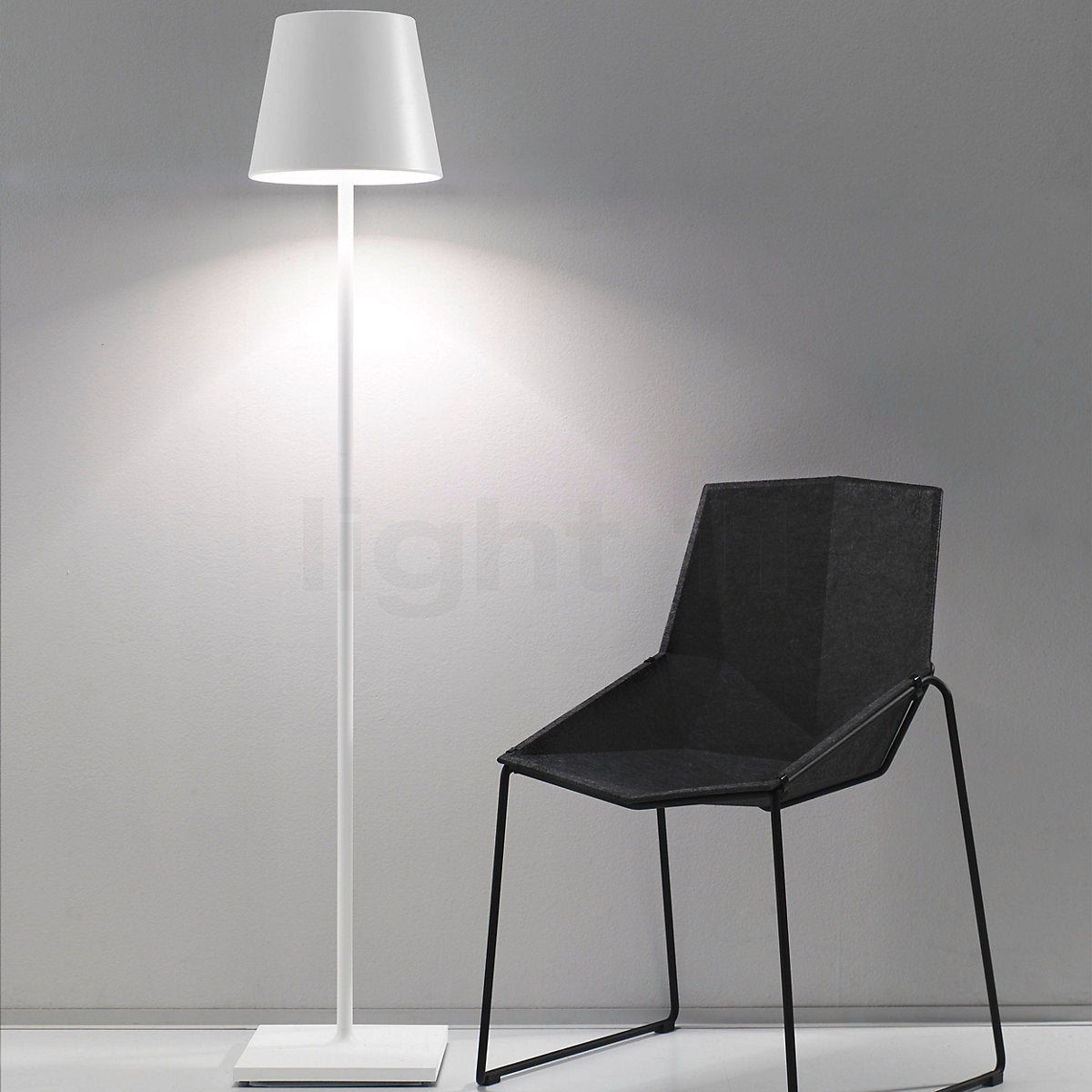 Akumulátorová LED stojací lampa