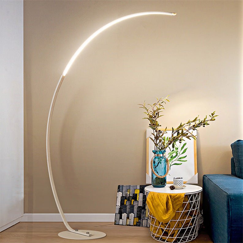Lampadaire LED avec bras incurvé
