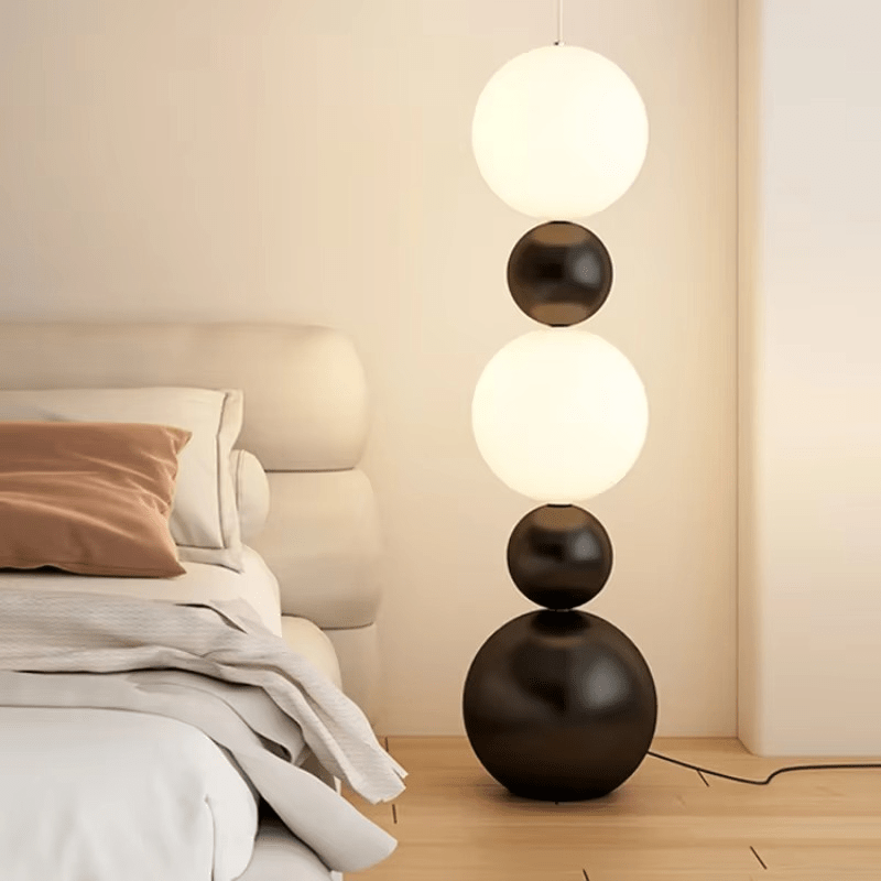 Stojací lampa se třemi světelnými body