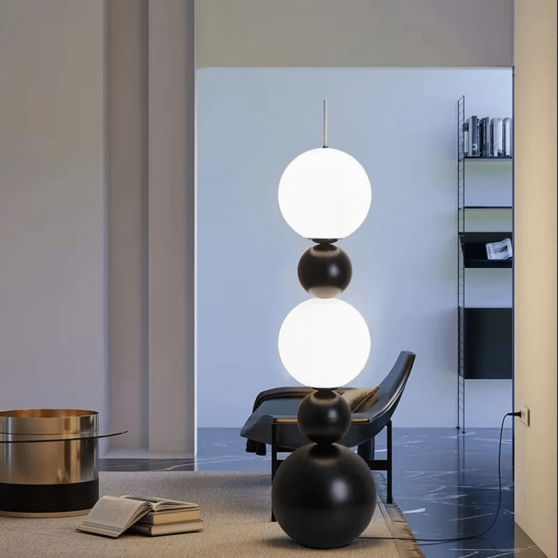 Stojací lampa se třemi světelnými body
