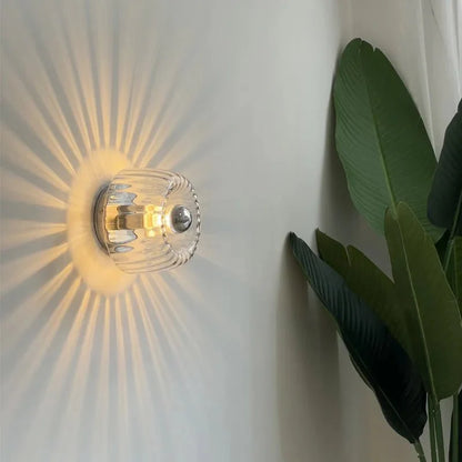 Applique en verre avec boîtier métallique