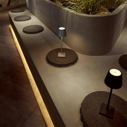 Bezdrátová stolní LED lampa