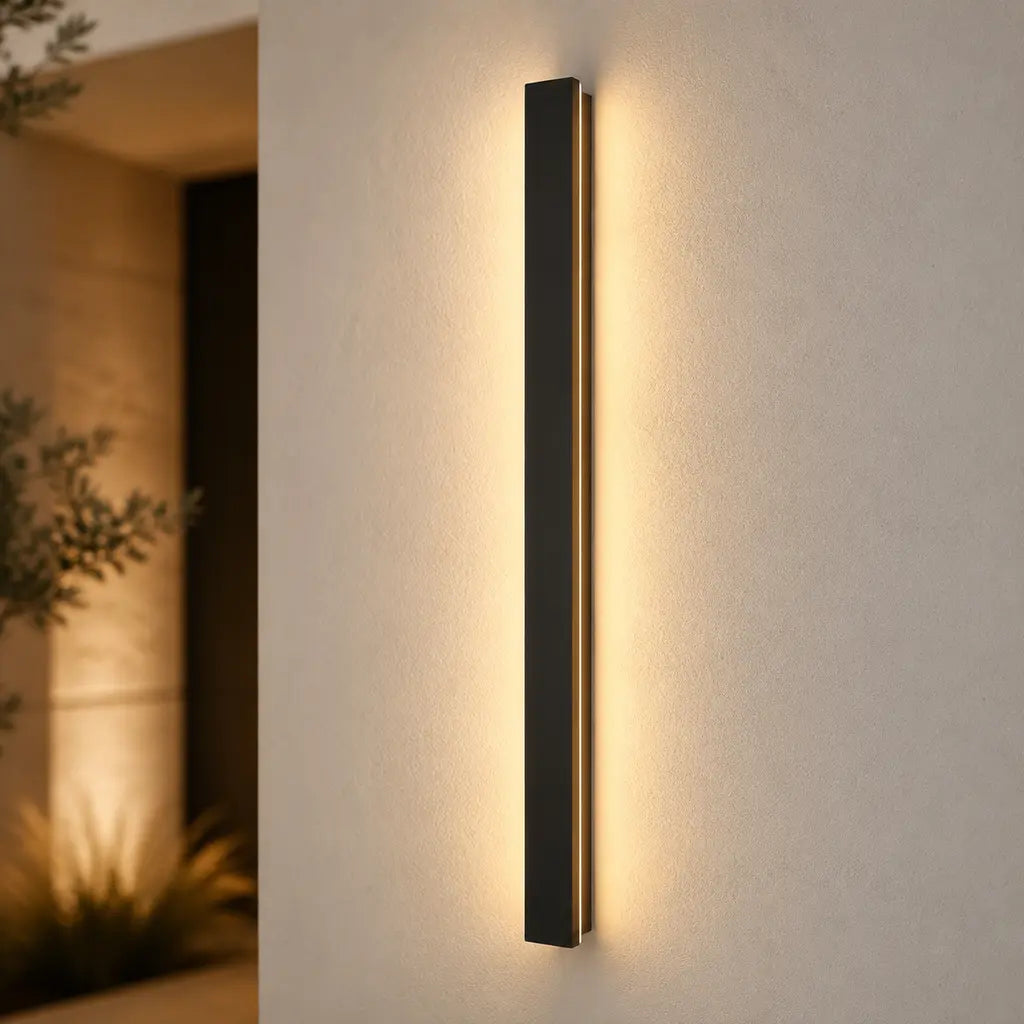 Lineární nástěnná LED lampa