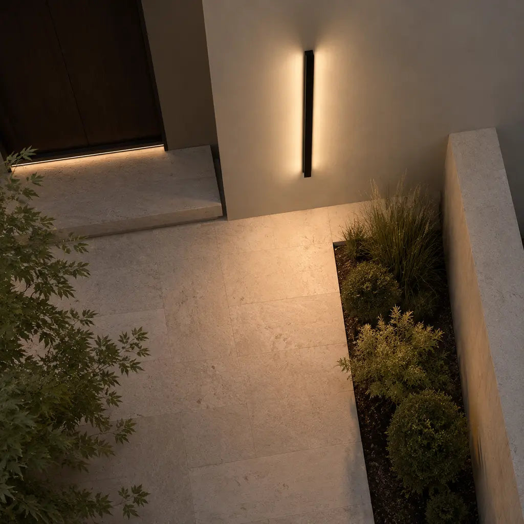 Lineární nástěnná LED lampa