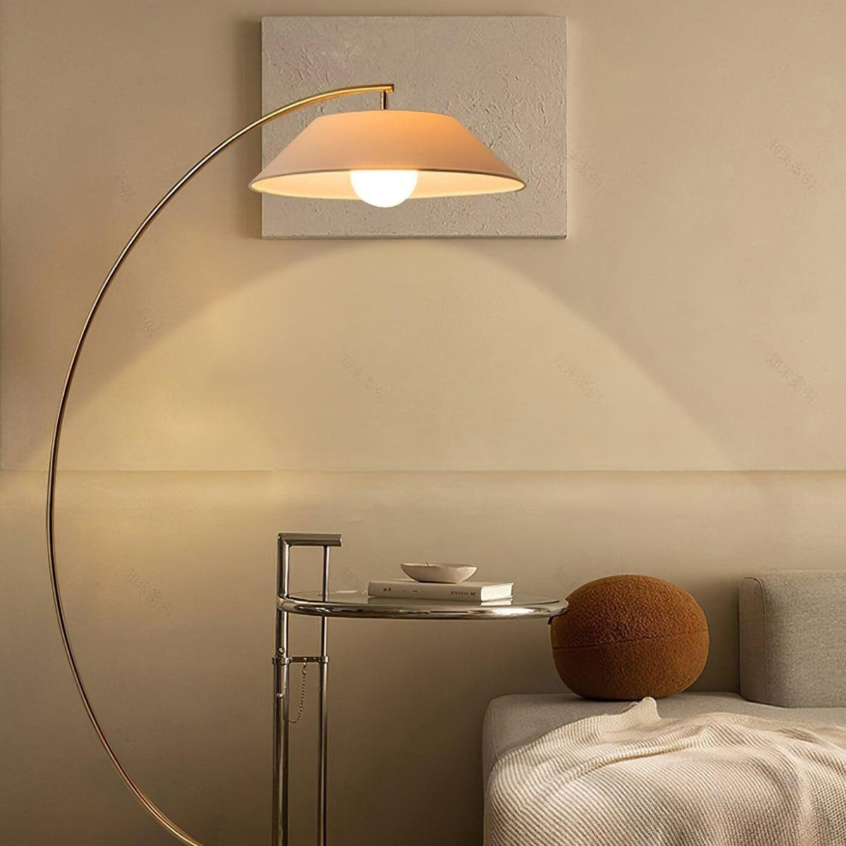Stojací lampa s látkovým stínidlem