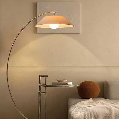 Stojací lampa s látkovým stínidlem