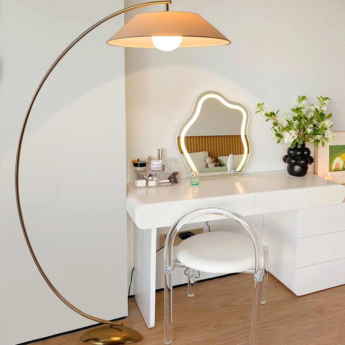 Stojací lampa s látkovým stínidlem