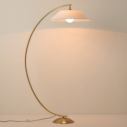Stojací lampa s látkovým stínidlem