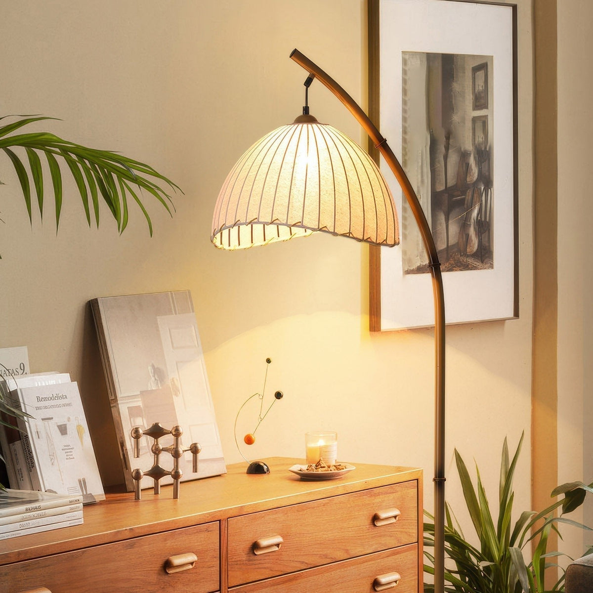 Stojací lampa s látkovým stínidlem