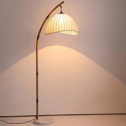 Stojací lampa s látkovým stínidlem