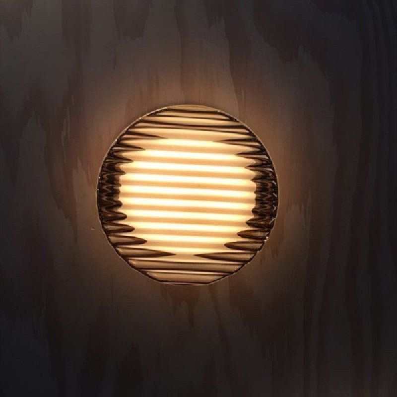 Nástěnná LED lampa s matným difuzorem