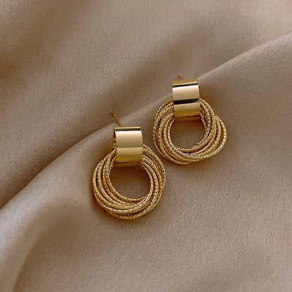 Round stud earrings set