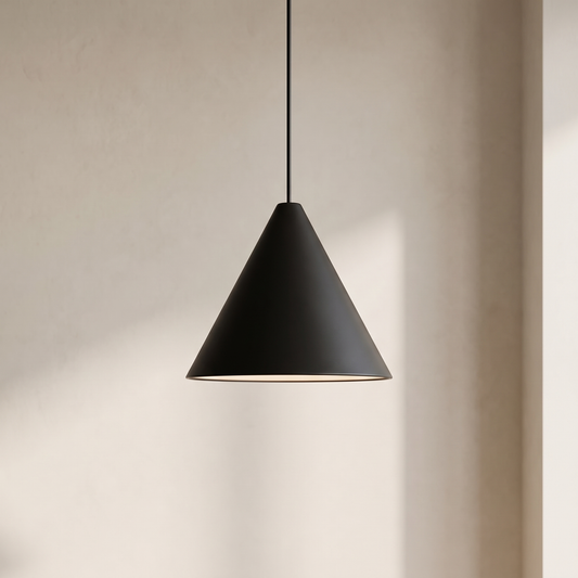 Lampa wisząca stożkowa z czarnym kloszem