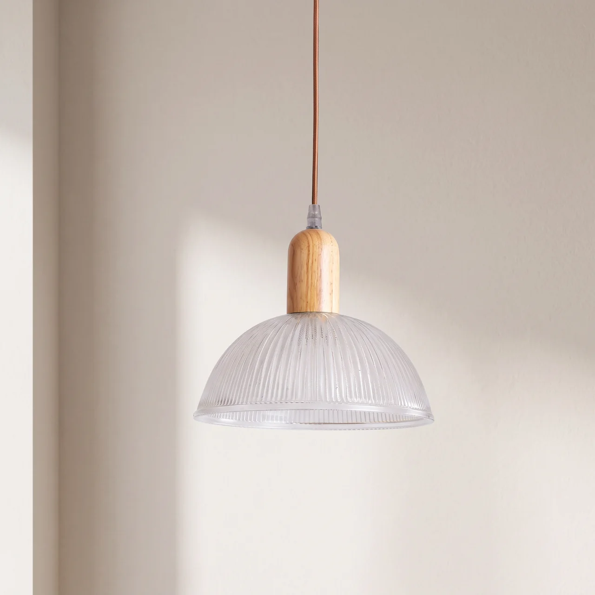 Lampa wisząca z ryflowanym kloszem