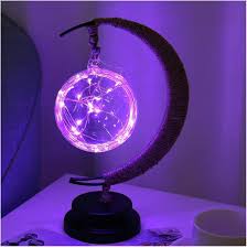 LED lampa ve tvaru měsíce na baterie